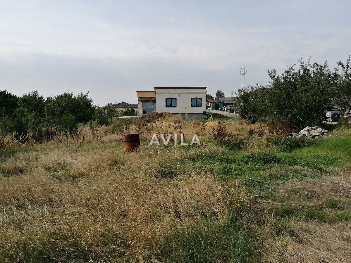 NA PREDAJ: stavebný pozemok 648m2 - Zavar - 7