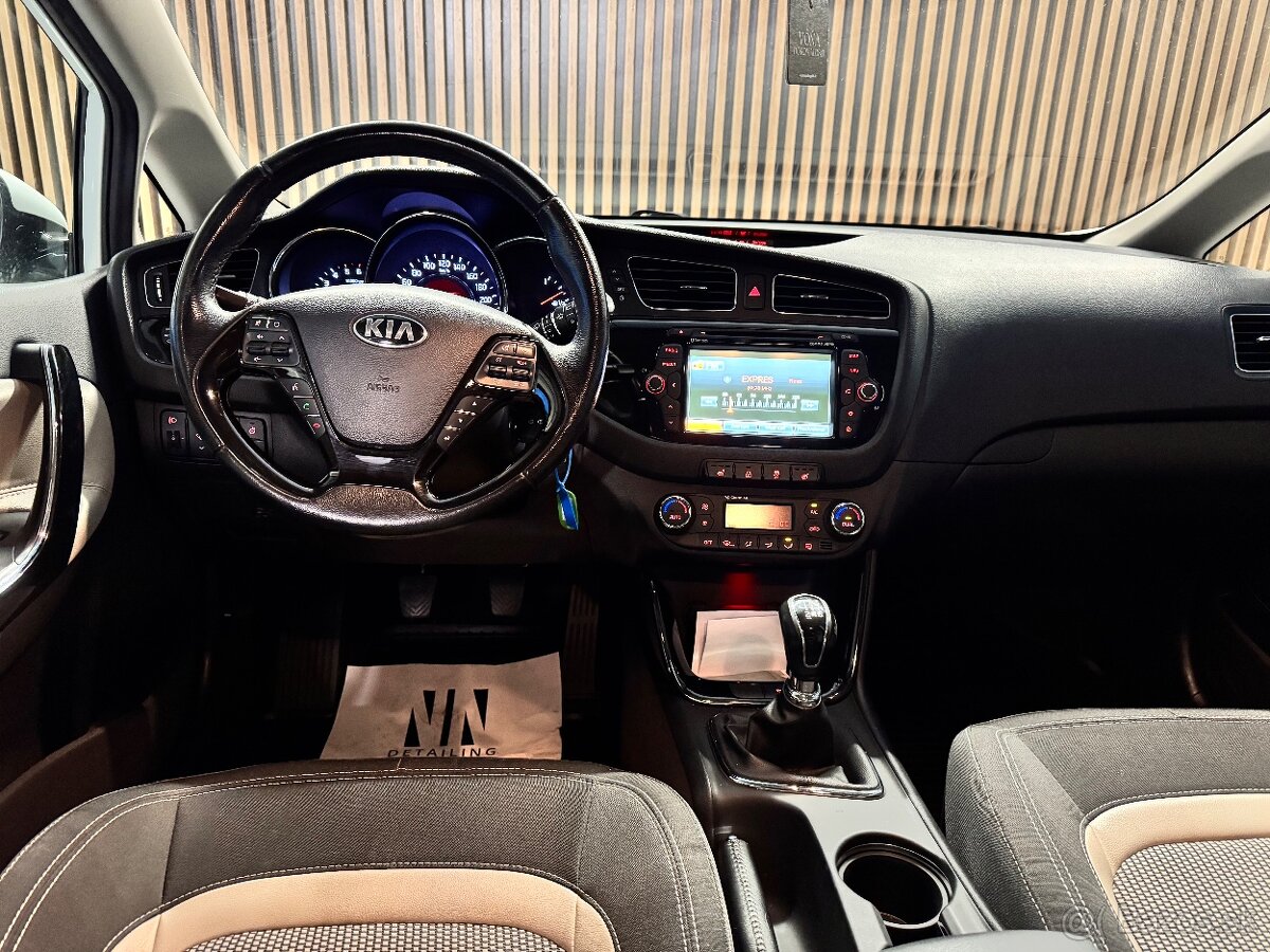 KIA Ceed SW 1.6 CRDI Gold 128 tisíc km/Slovák/ 2015 - 7