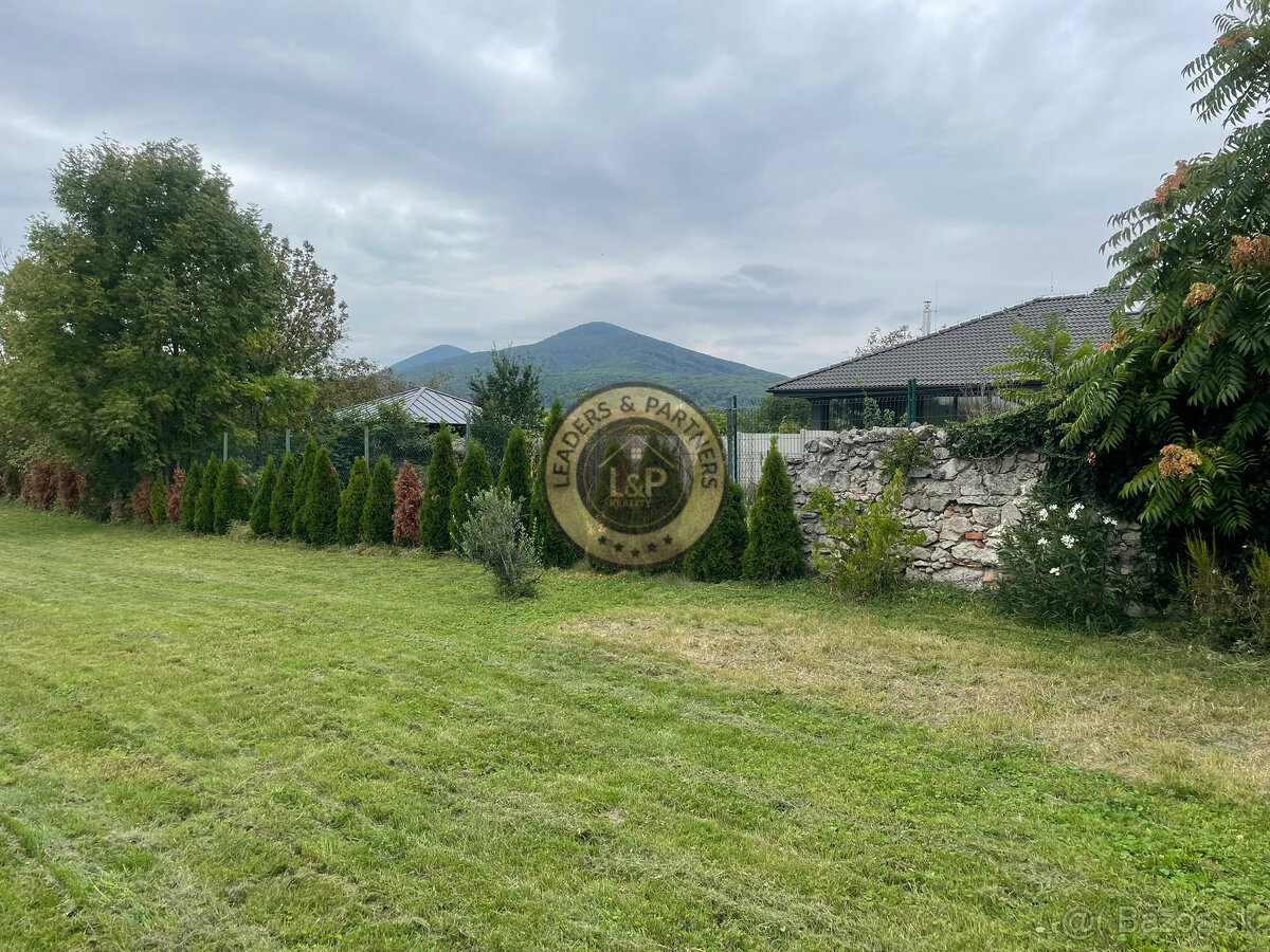 Výhľad na Karpaty-pozemok vhodný na výstavbu RD v Trstíne - 7