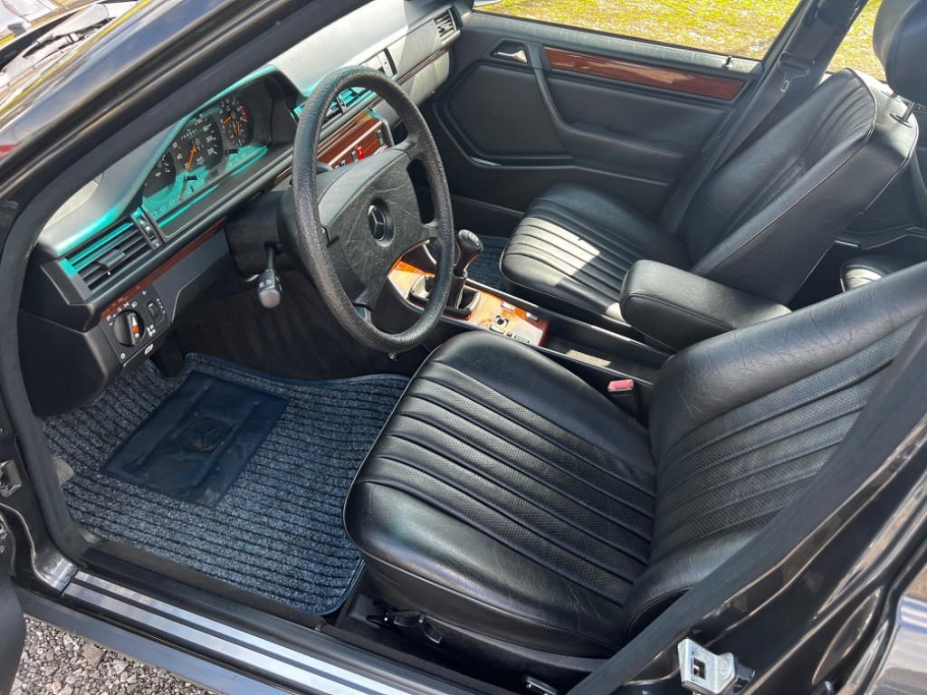 Mercedes-Benz 200 124E - 7