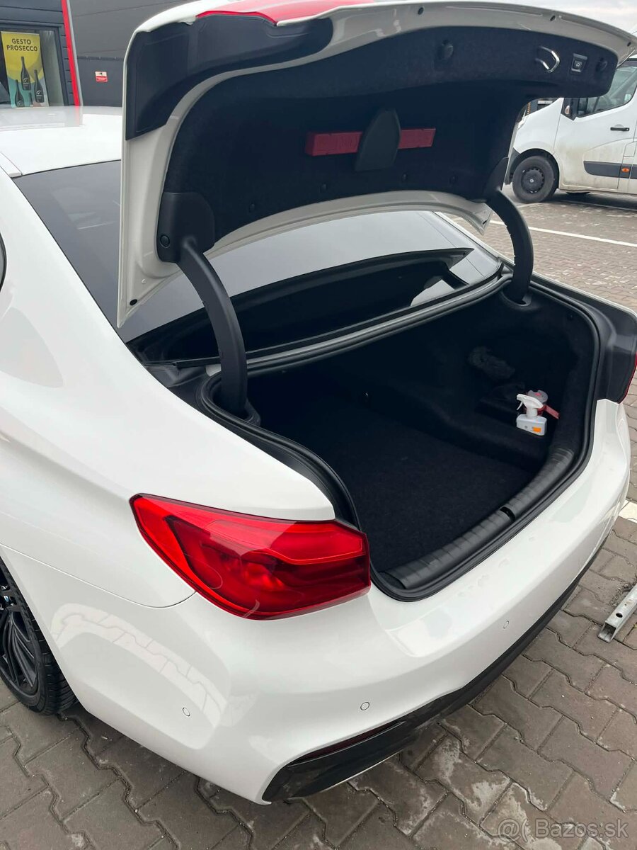 BMW 540i xDrive Limousine - Benzín - 7