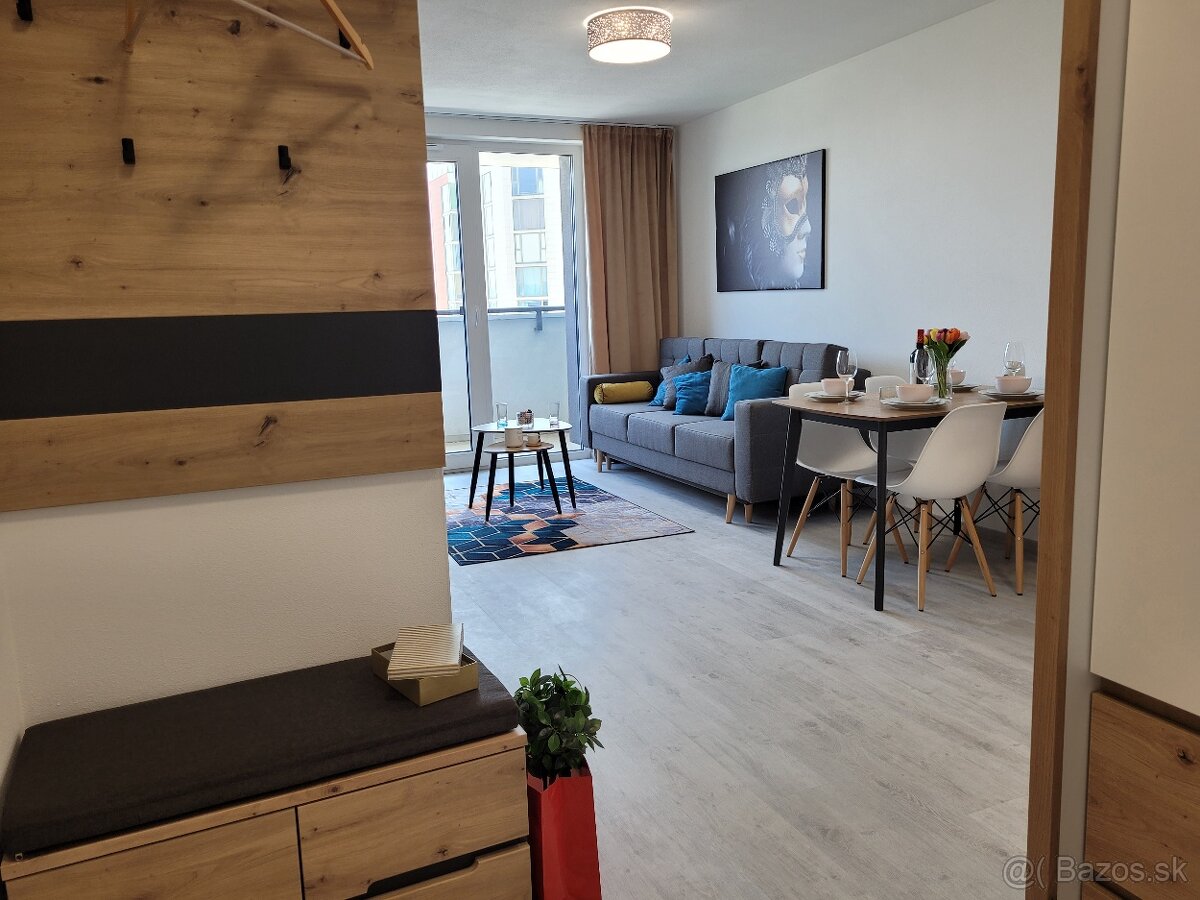 2i byt s prémiovým výhľadom│BEZ DEPOZITU│3 D - 7