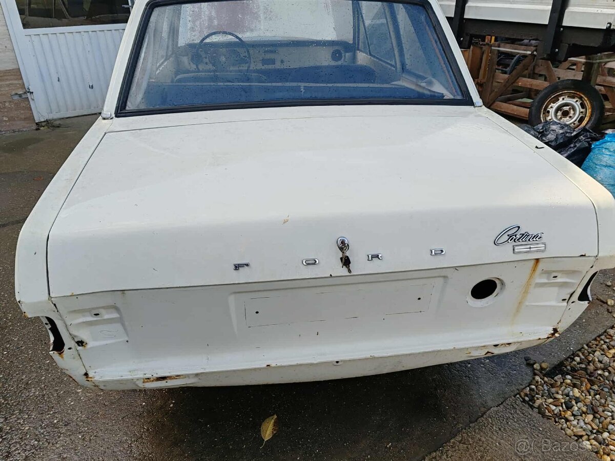 FORD CORTINA - 7