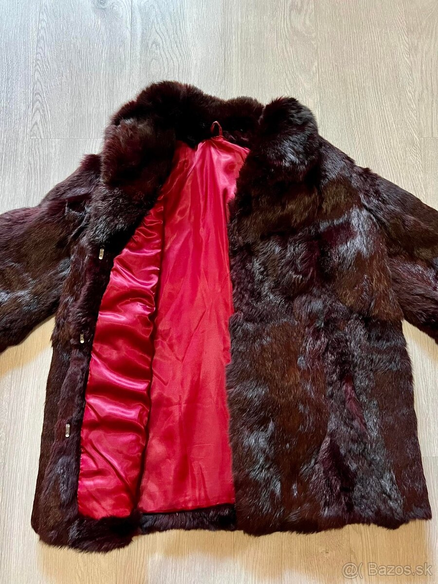 pravy kozusinovy kabat-kozuch v burgundy farbe - 7
