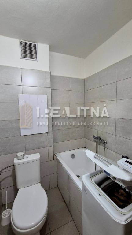 1-IZBOVÝ BYT PO KOMPLETNEJ REKONŠTRUKCII, 31 M2 ZVOLEN - SEK - 7