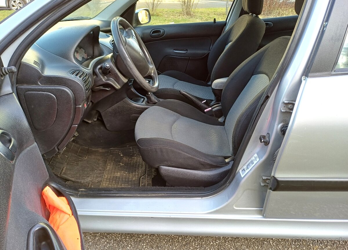 Peugeot 206 - 1,4 benzín - 7