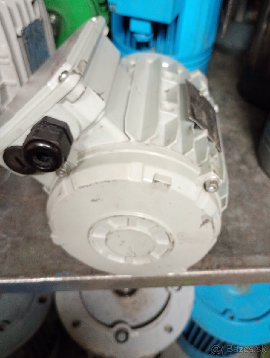 Predám dva elektromotory 2,2kw - 7