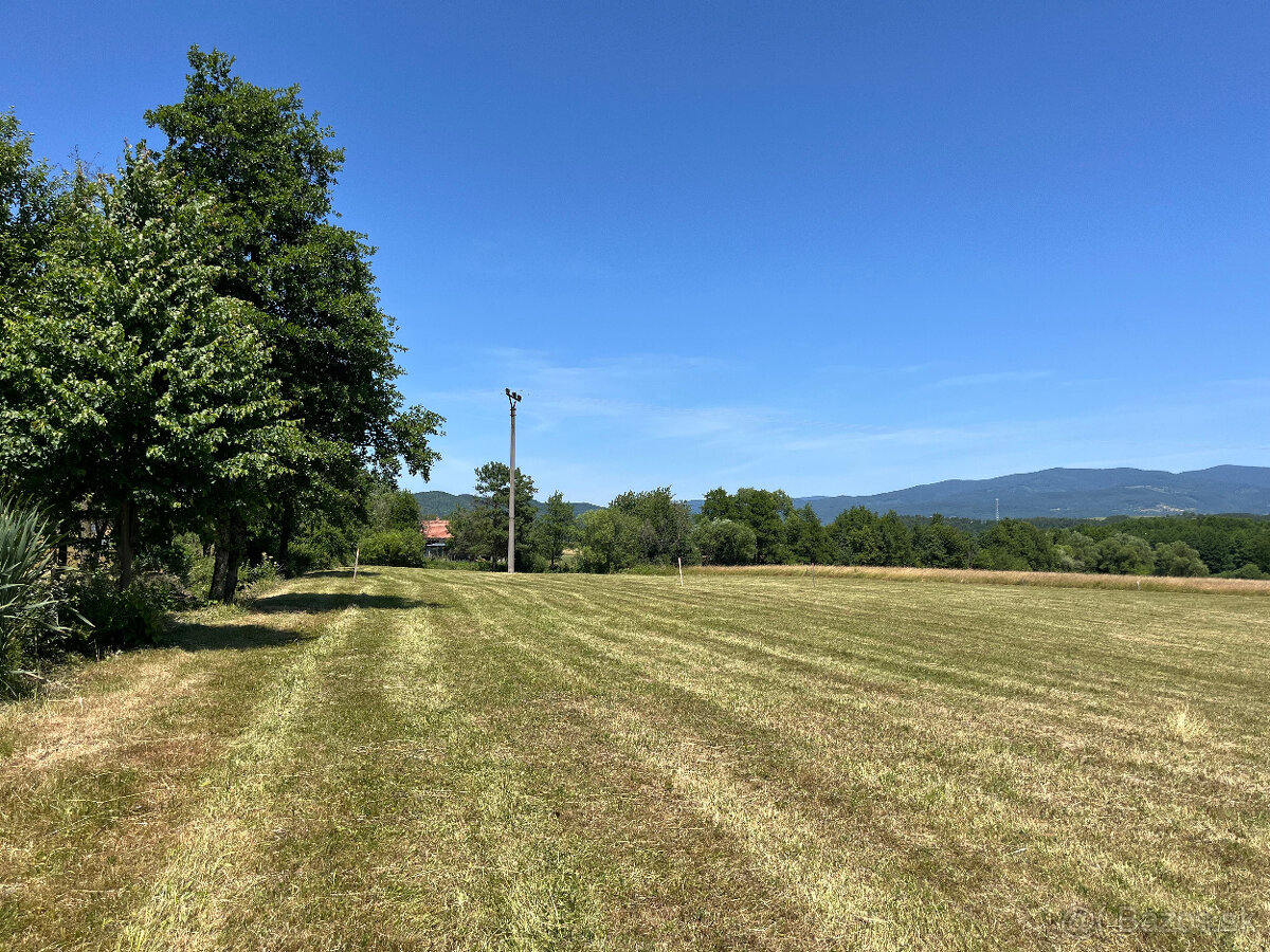 Rovinatý a slnečný stavebný pozemok v PIešti I., Detva - 7