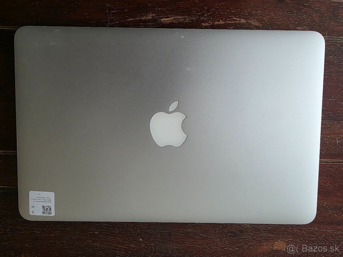Predám Apple Macbook Air 11 palcový 2012 procesor core i5 - 7
