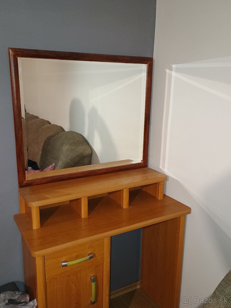 Kozmeticky stolik - 7