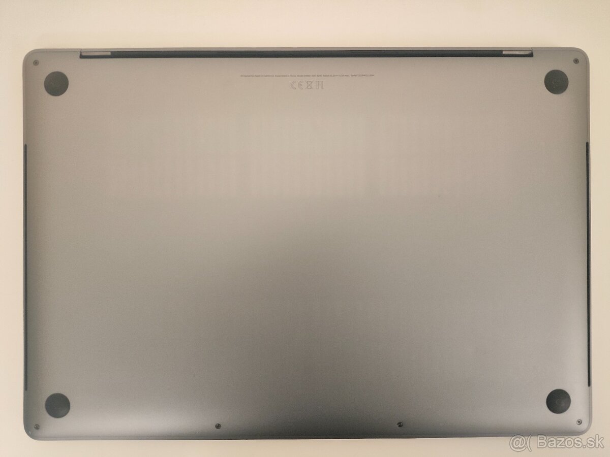 MacBook Pro 15" 2018 | i7 • 16GB • 256GB - 7