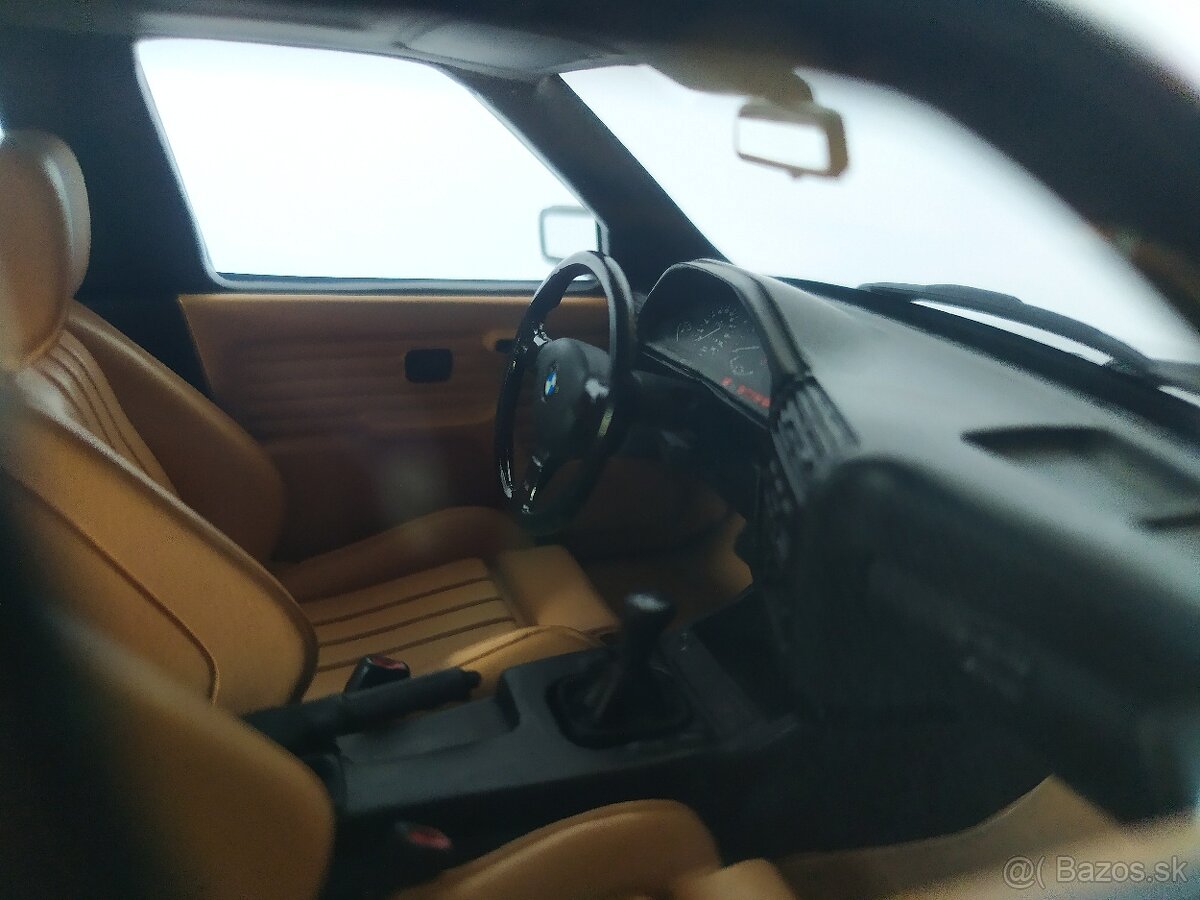 BMW E30 Touring - 1:18 - 7