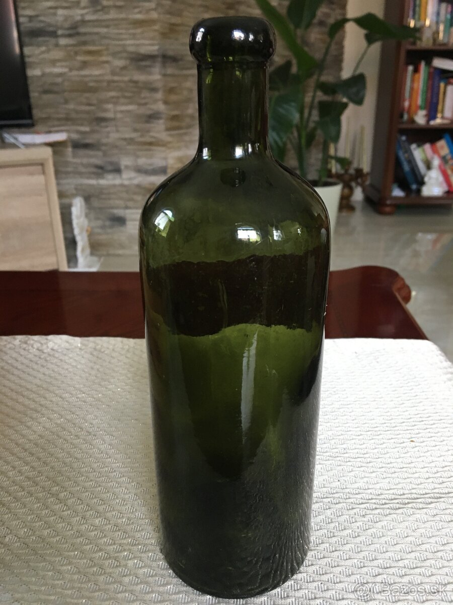 Staré sklenené flaše s nápisom - 7
