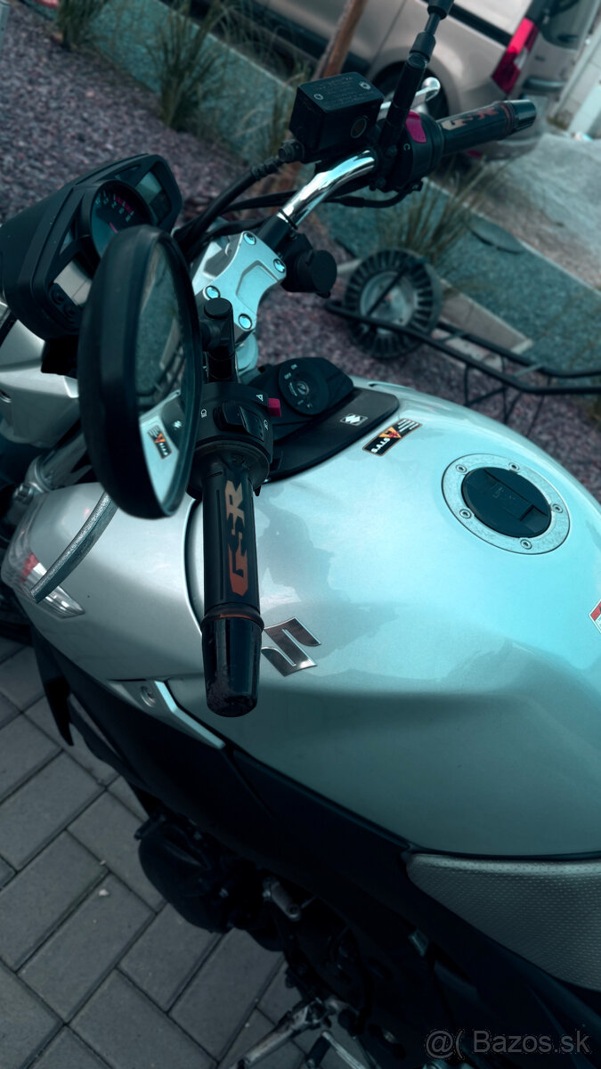 Suzuki GSR 600 - 7