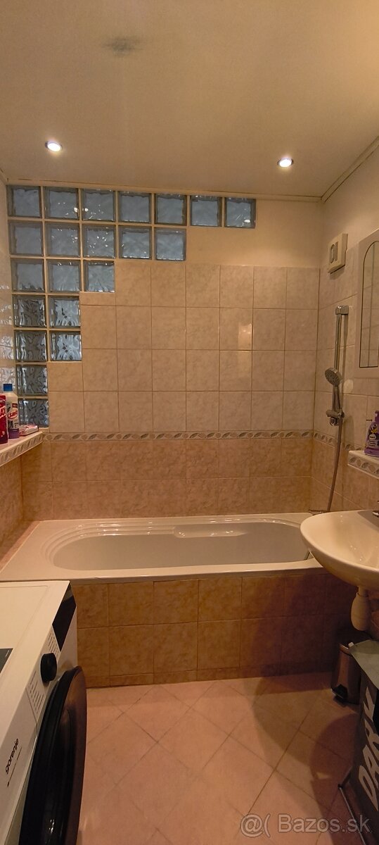 Zariadený 3i byt na začiatku Petržalky – foto 7