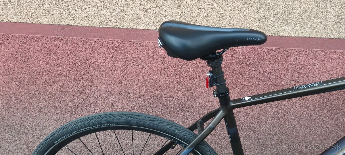 Predám krosový bicykel CUBE cross,kolesá:28" - 7