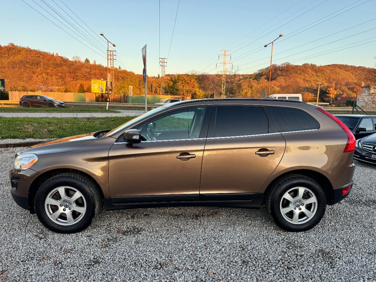 Volvo XC60 2.4D AWD Momentum Geartronic - 7