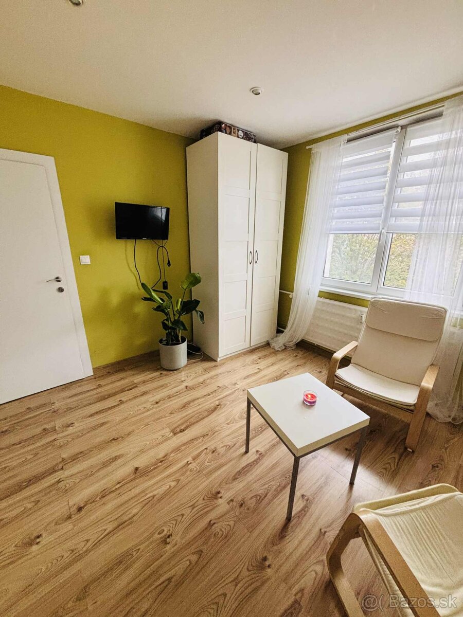 Trnava-ponúkame na predaj 4 izb. byt na Starohájskej ulici. - 7