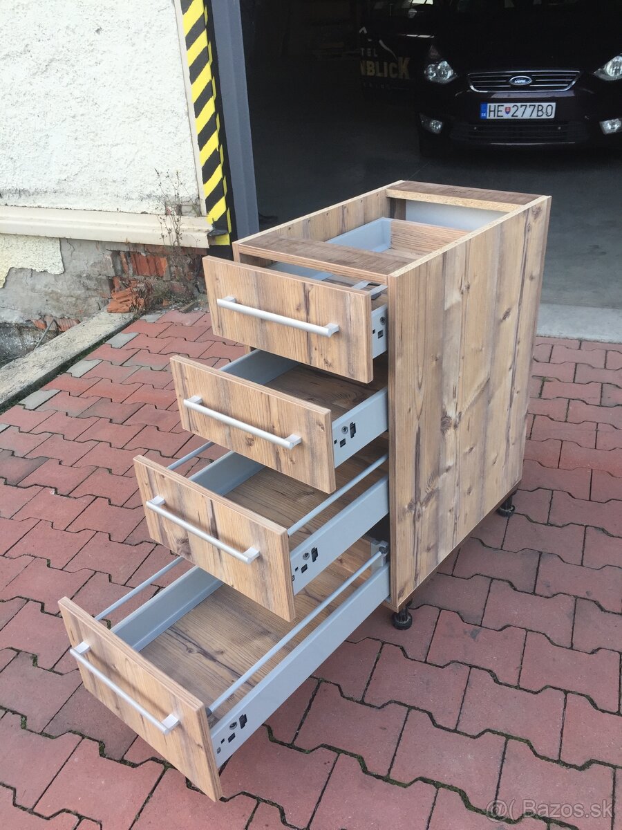 Zariadenie Gastro: Rohový barový pult s príslušenstvom - 7