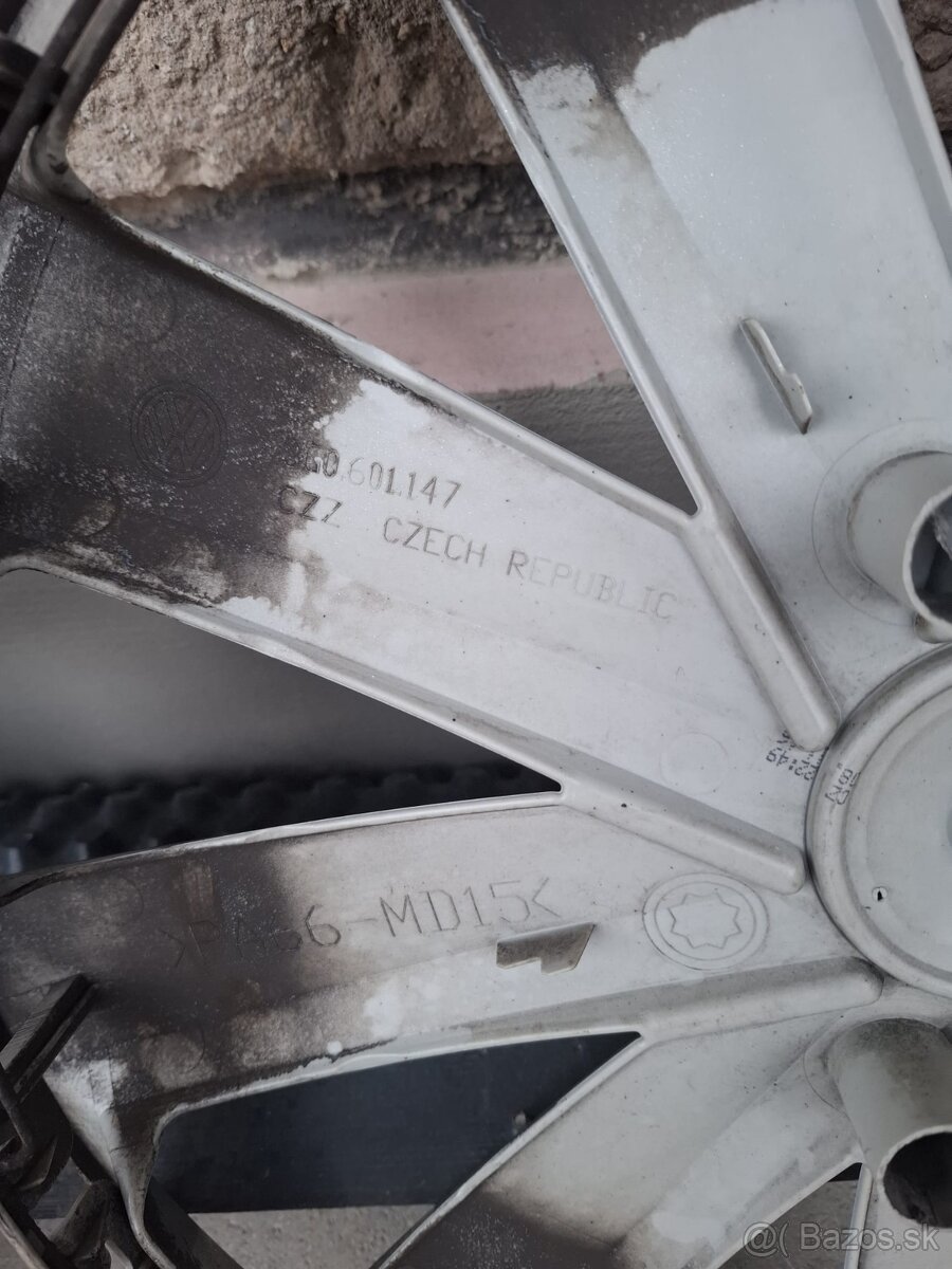 Zachovale puklice VW GROUP / Volkswagen R16. - 7