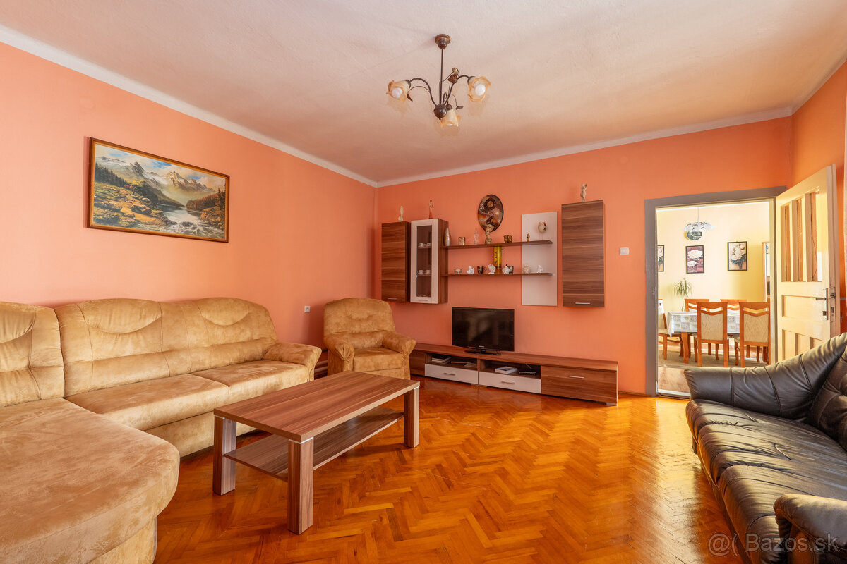 Rodinný dom s veľkým pozemkom | 2 064 m² | Komárovce - 7