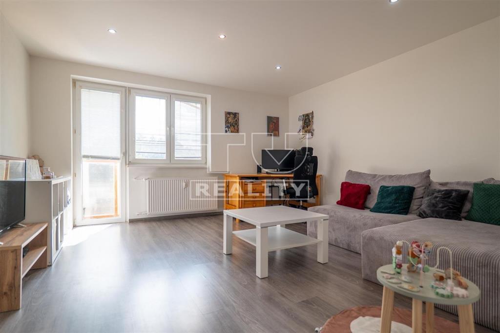 REZERVOVANÉ - Priestranný dvojizbový tehlový byt - 69 m2... - 7