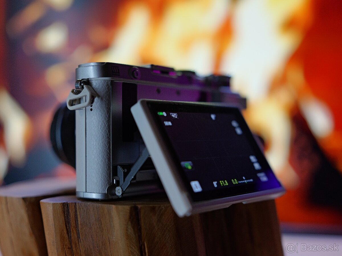 Olympus PEN E-P7 + 17mm f/1.8 - 7