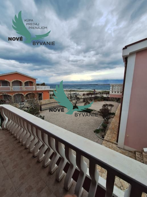Na predaj dom v druhej rade od mora s výhľadom na more, len - 7