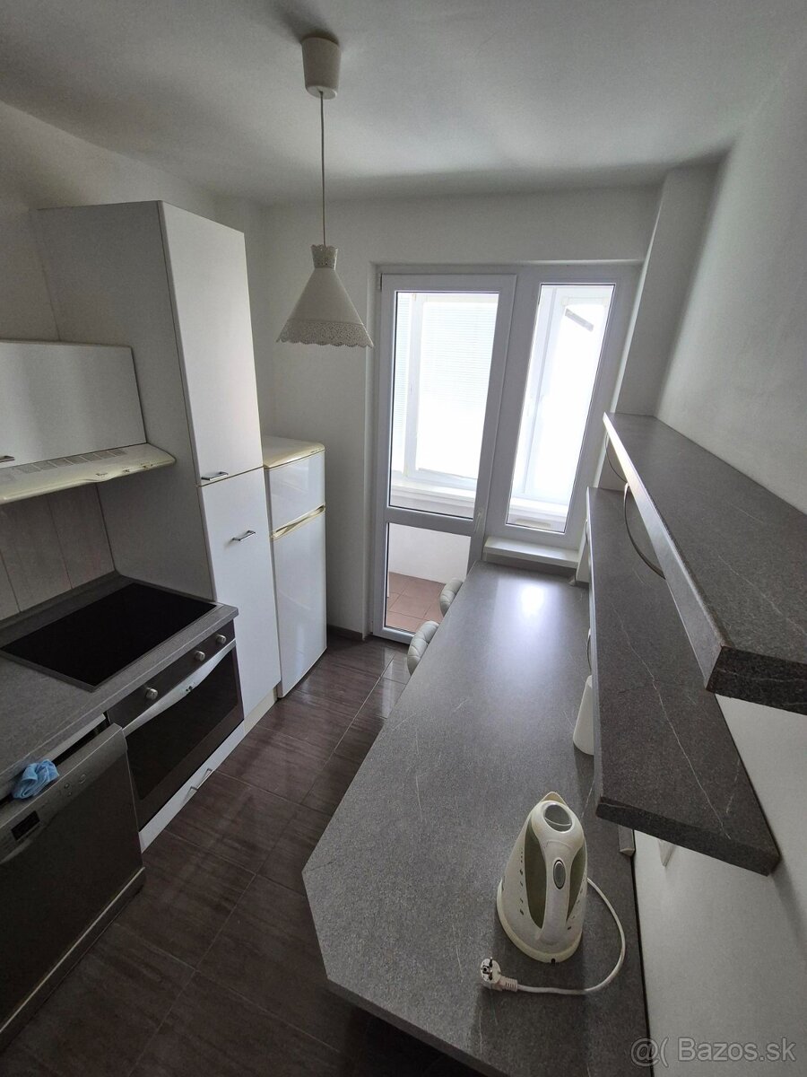 Prenajmeme 3 izb byt na Hrobákovej ulici - 7