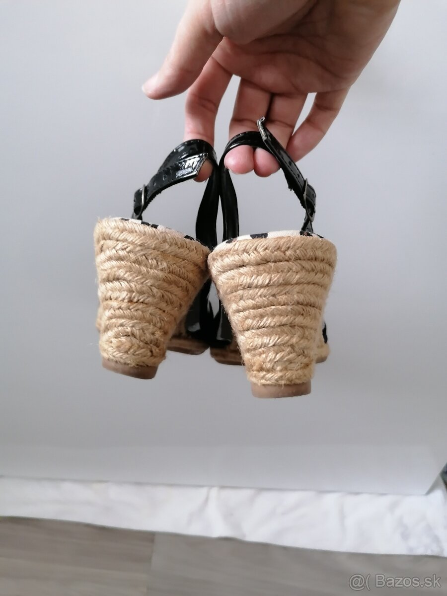 Predám nové kvalitné čierné topánky M&S - 7