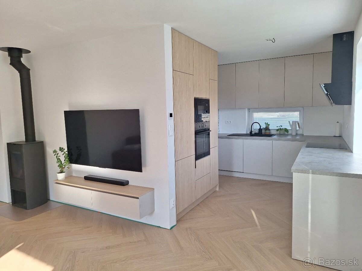 Kuchyne, vstavané skrine. - 7