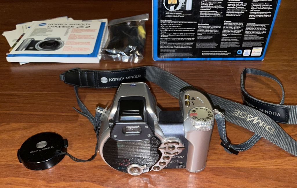 Predam Minolta DiMAGE Z2 digitálni fotoaparát - 7