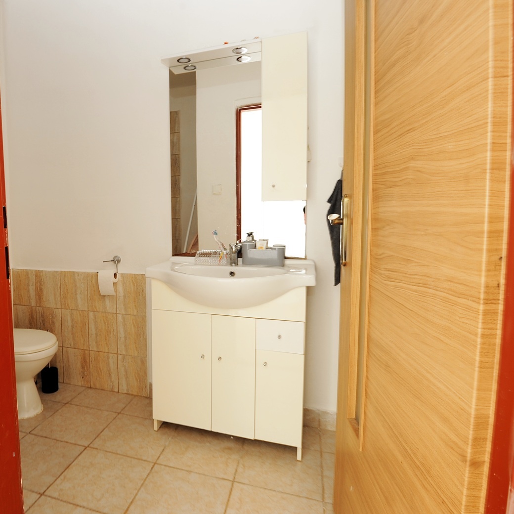 Slnečný 2 izbový byt s murovaným jadrom na predaj - 7