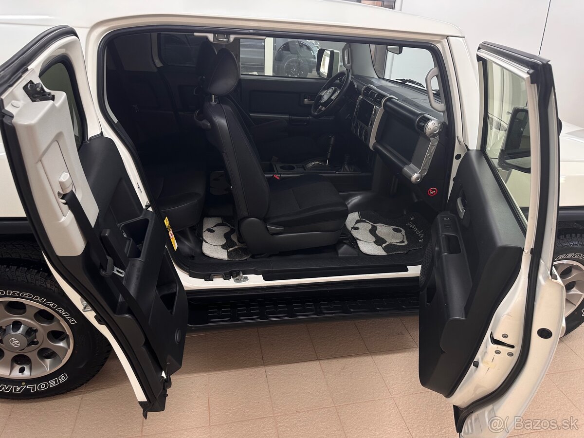 Toyota FJ Cruiser - 7