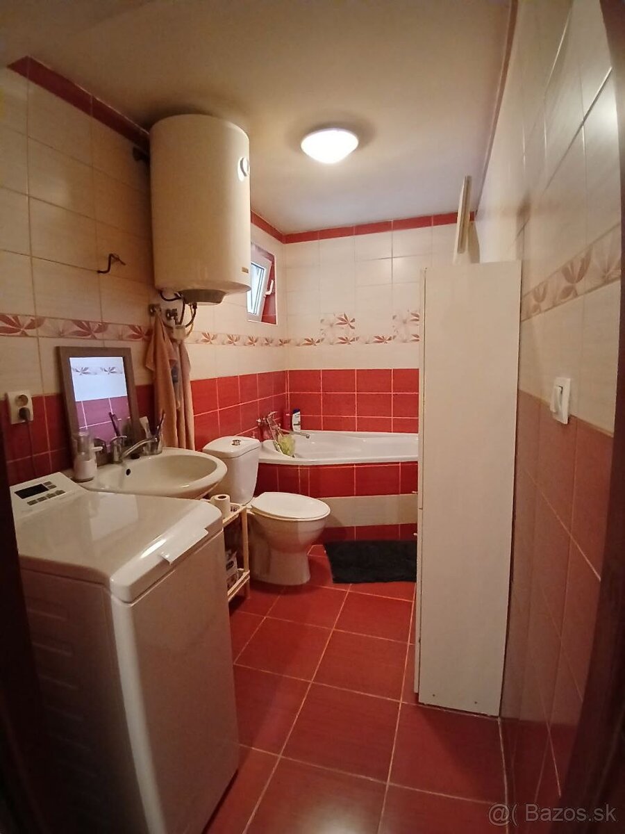 NA PREDAJ 2-izbový byt Hlohovec s parkovacím miestom - 7