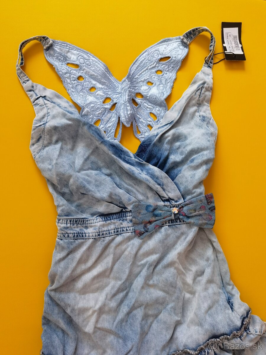 Dievčenské rifľové šaty s motýlikom - 7