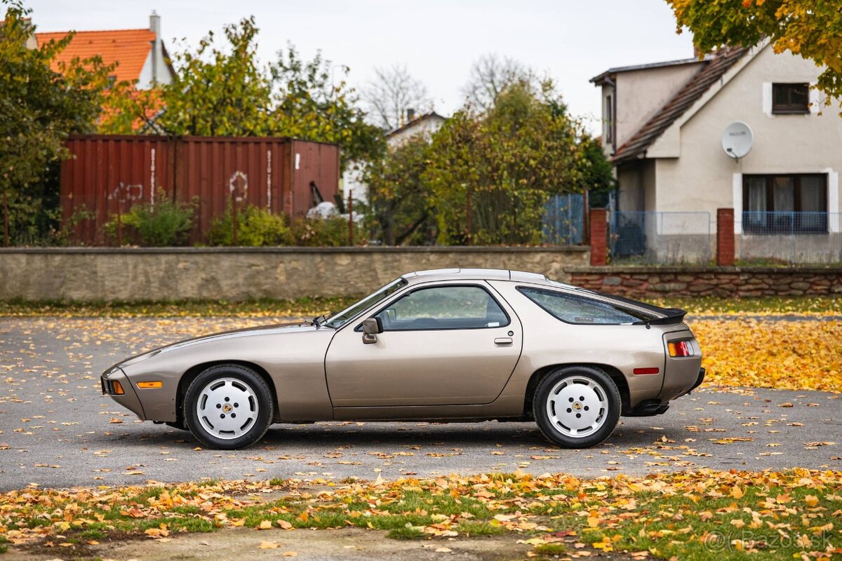 Porsche 928S z roku 1983 - 7