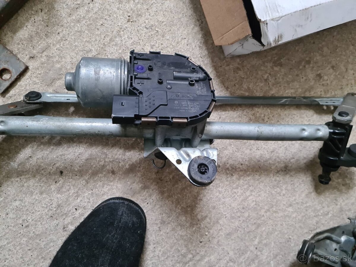 Mechanizmus predných stieračov s motorčekom Fiat, Škoda - 7