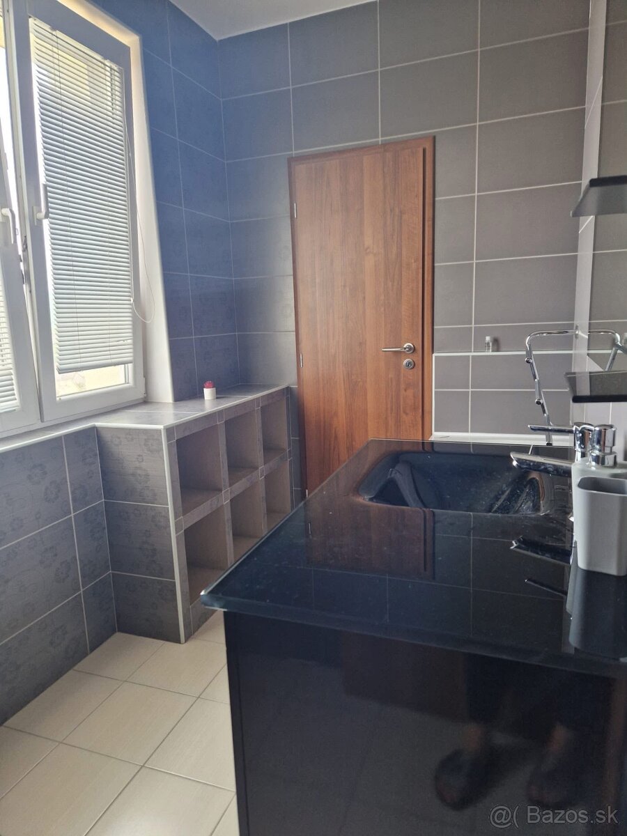 V Štúrovo na predaj 4. izbový byt - 7
