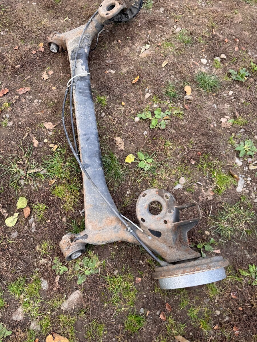 Fabia 2 combi zadná náprava, nápravnica, naprava, bubny - 7