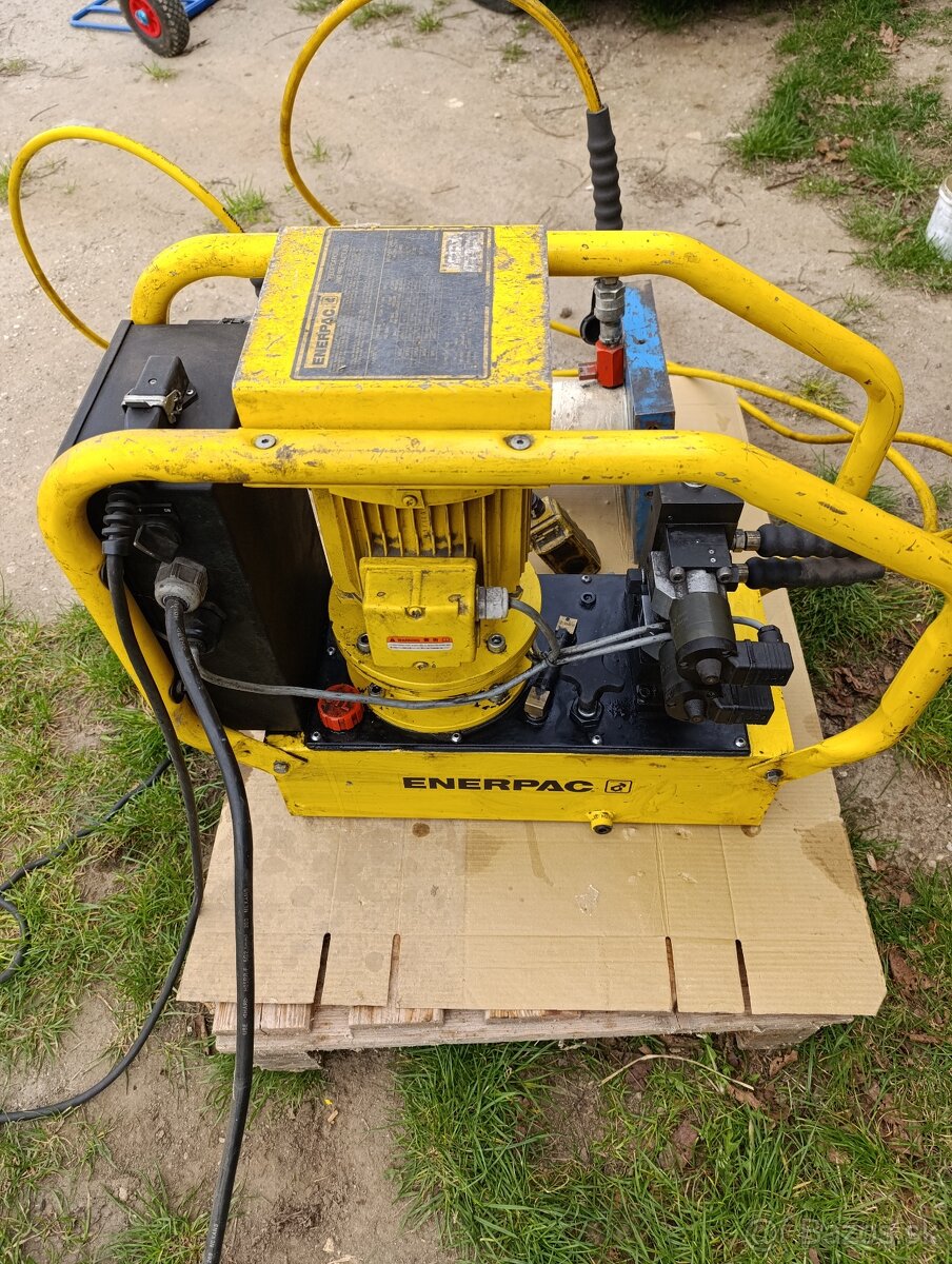 Hydraulický agregát ENERPAC s piestom a ovládaním - 7
