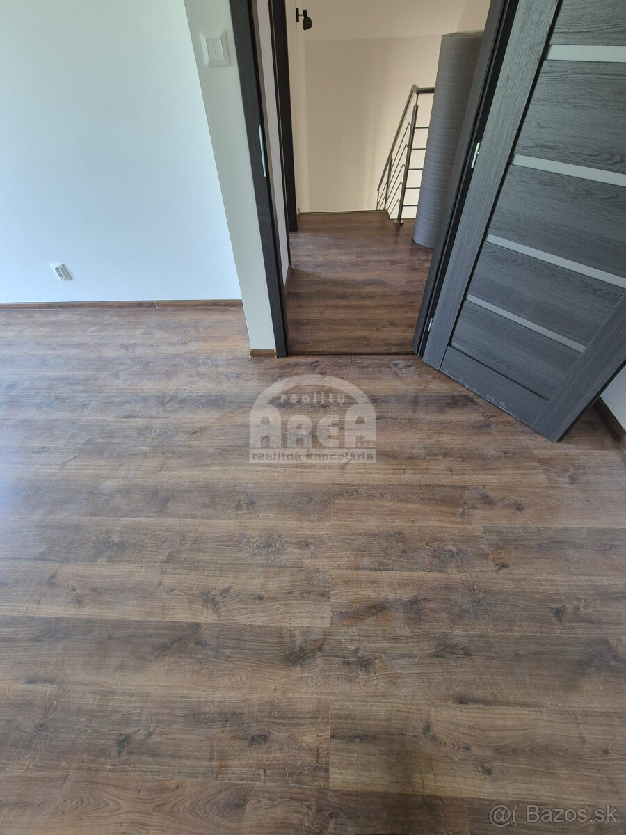 Novostavba dvojpodlažného rodinného domu v obci Kravany - 7