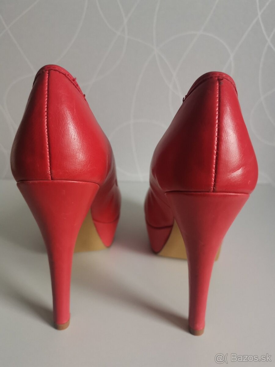 Predám červené lodičky Baťa 37 - 7