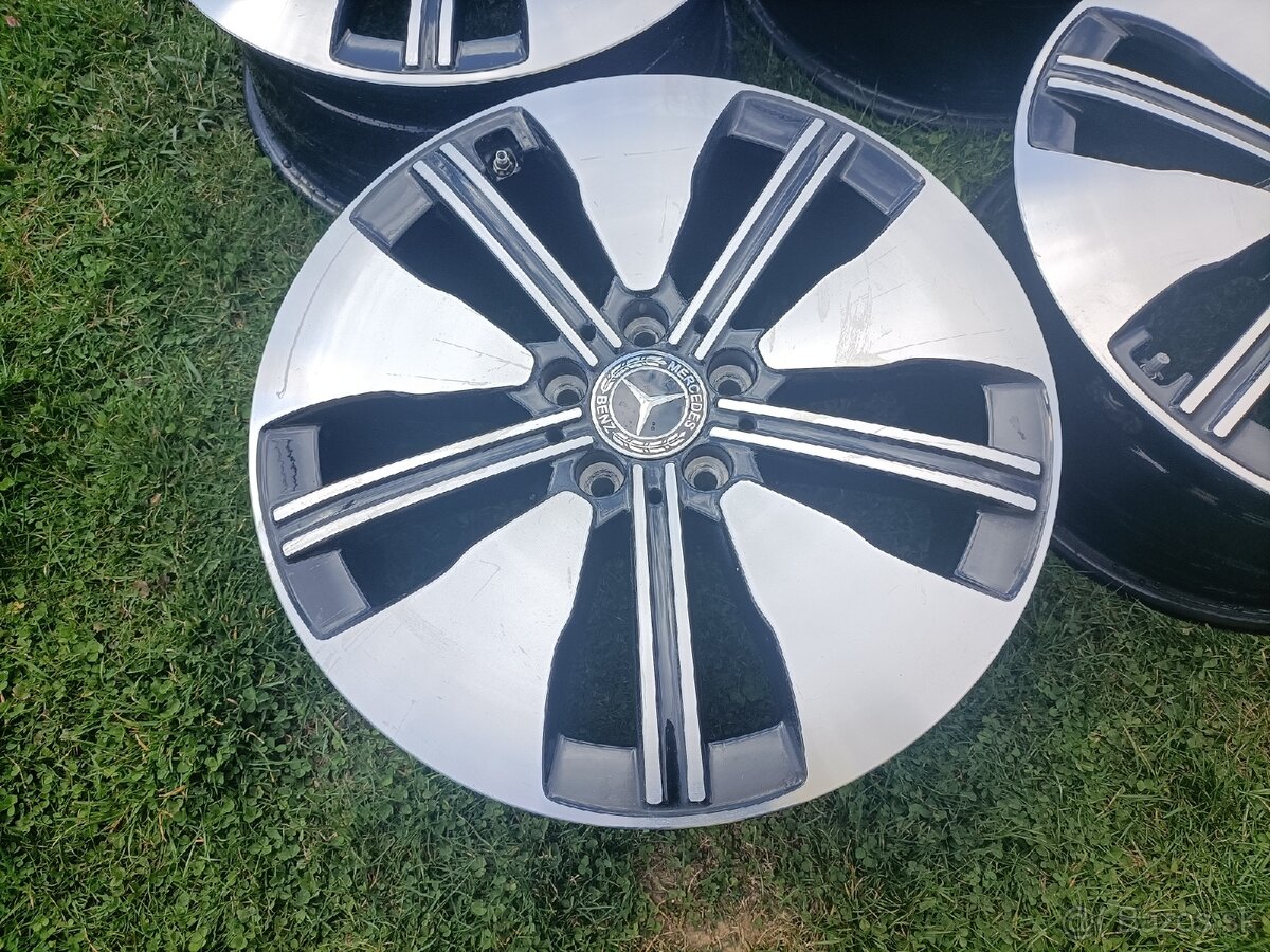 Original R18 Mercedes - 7