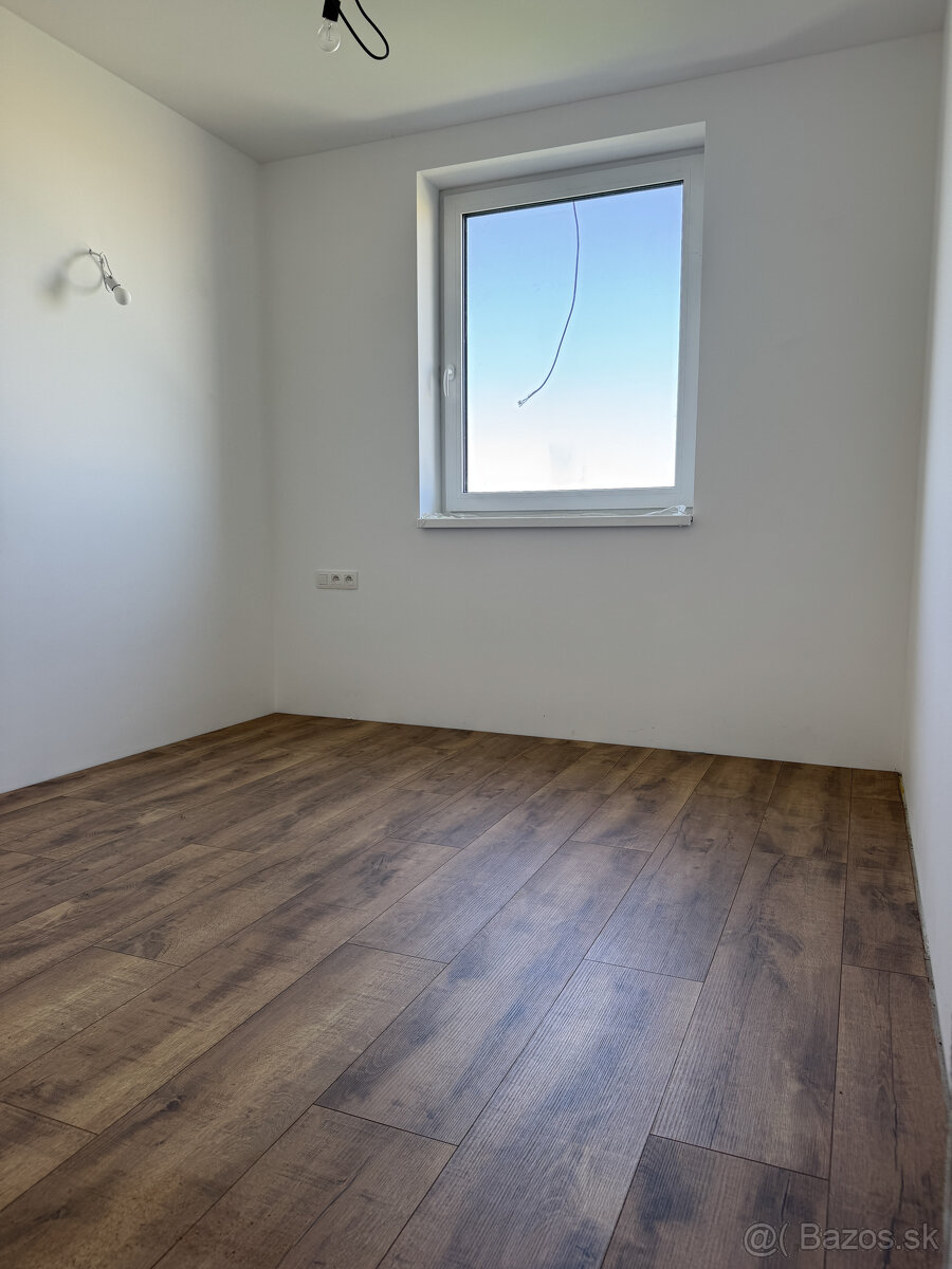 Prenájom - novostavba RD s 2 bytovými jednotkami, 102m2 úžit - 7