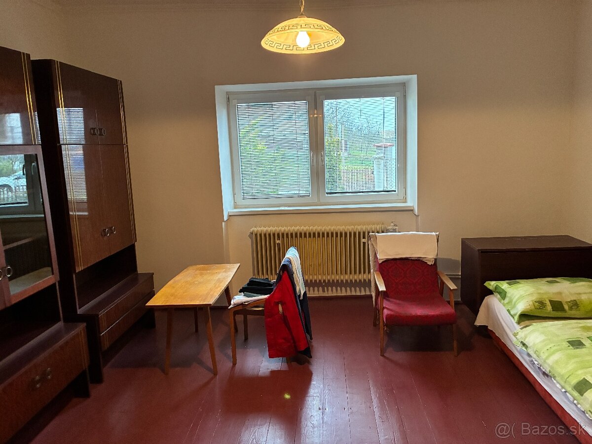 Rodinný dom 4.izbový + viničný domček s pozemkom - 7