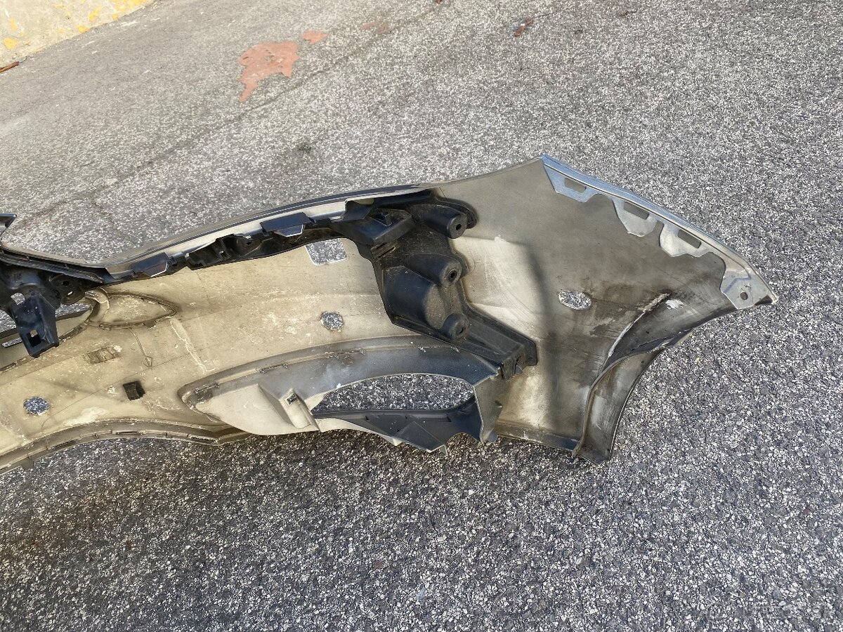 Ford Focus Mk3 predny naraznik - 7