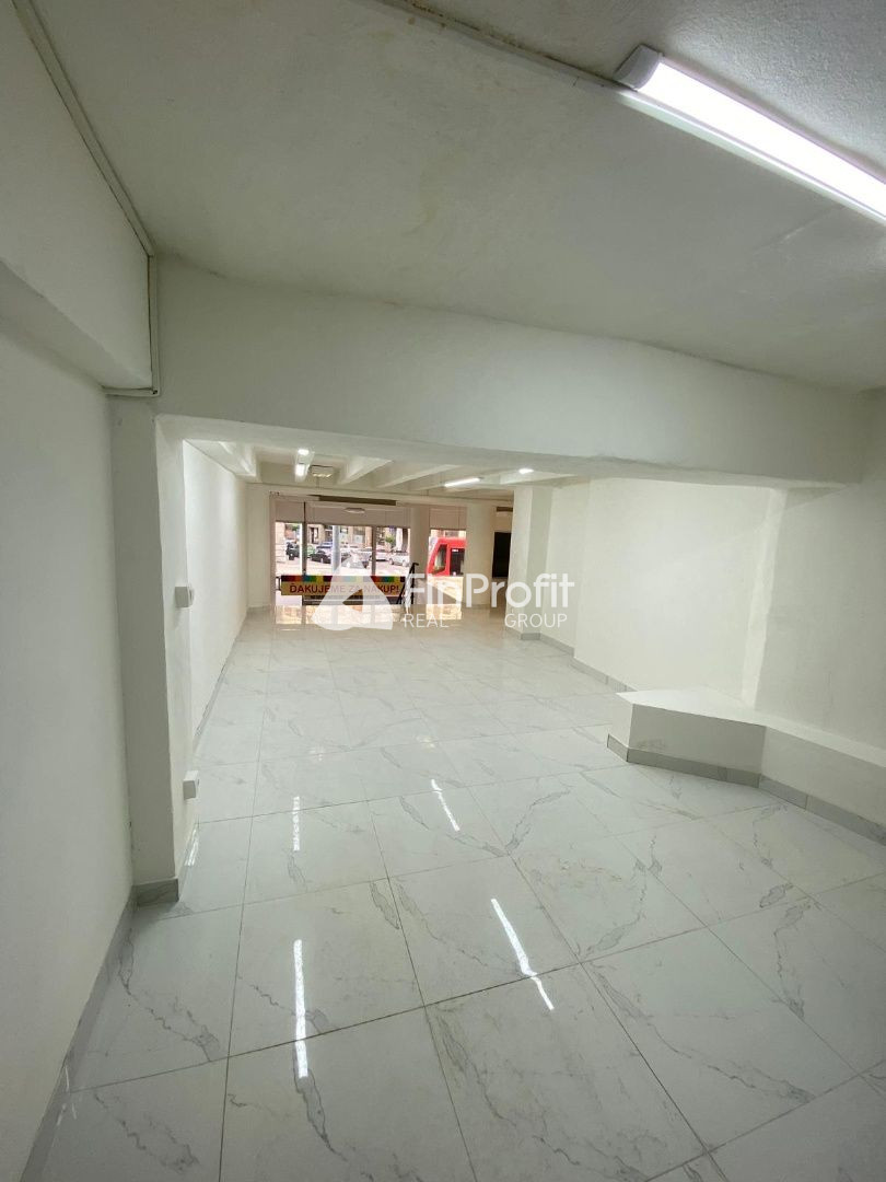 Pekný obchodný priestor /120 m2/ na Štúrovej ul. v budove LU - 7