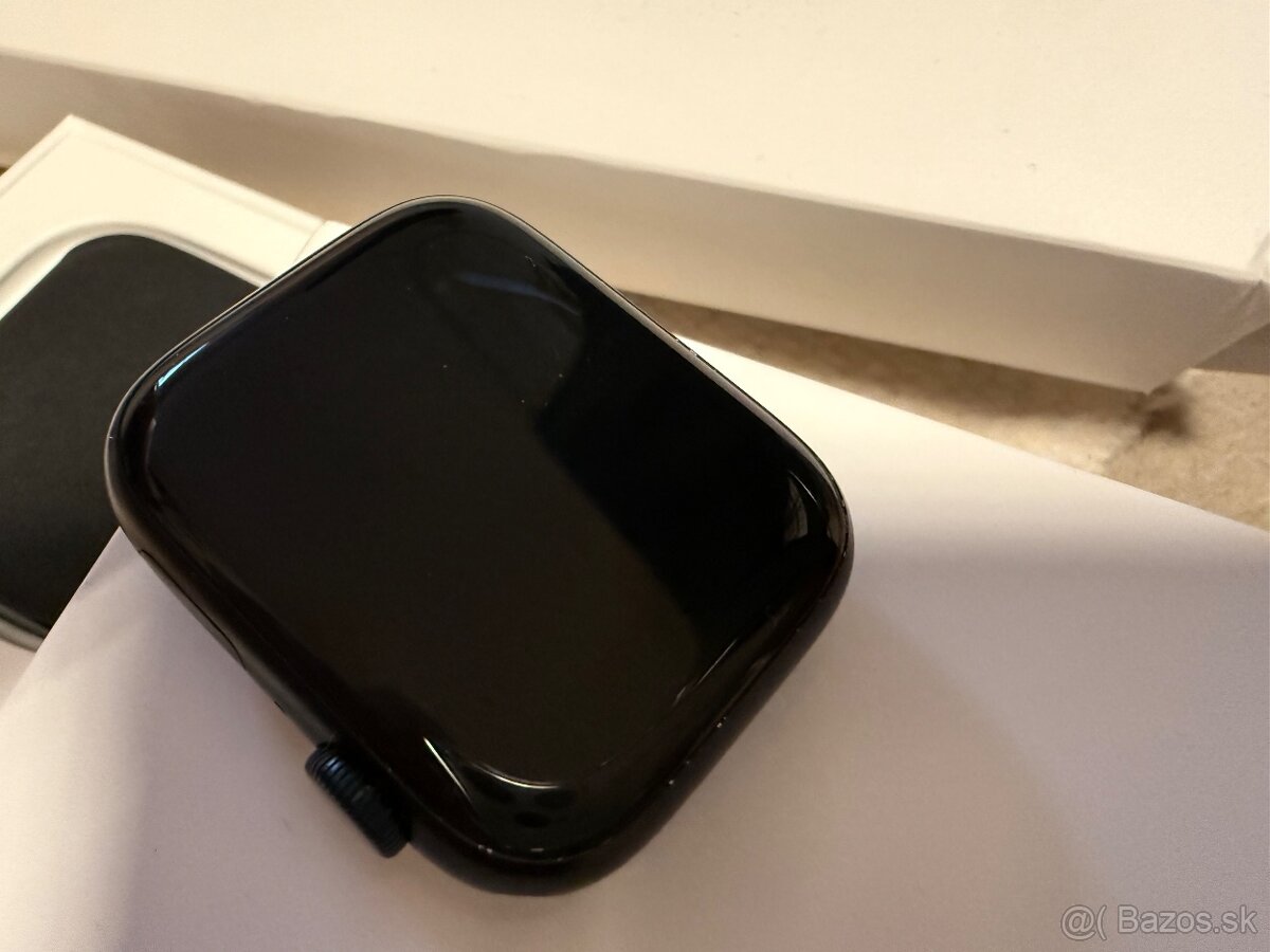 Apple Watch 8 45mm - 7