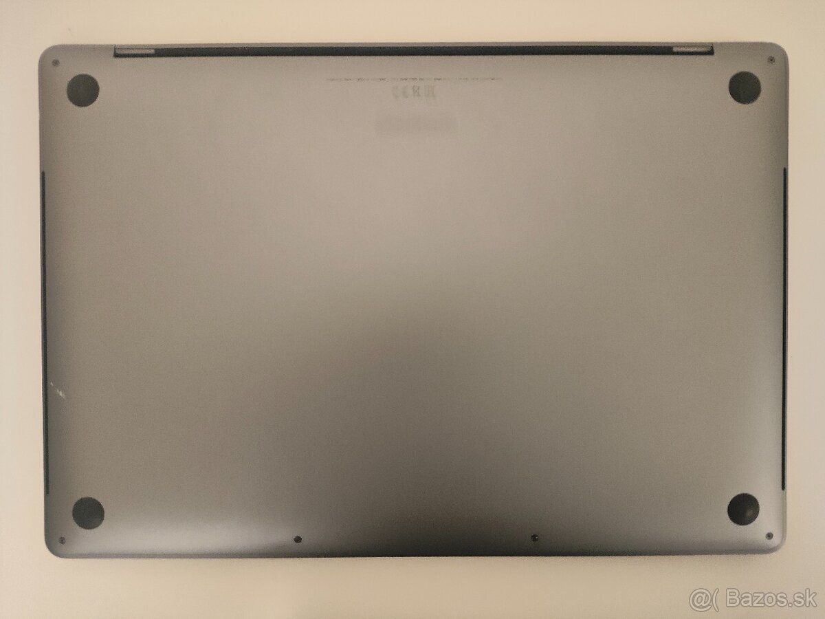 MacBook Pro 15" 2018 | i7 • 16GB • 256GB - 7